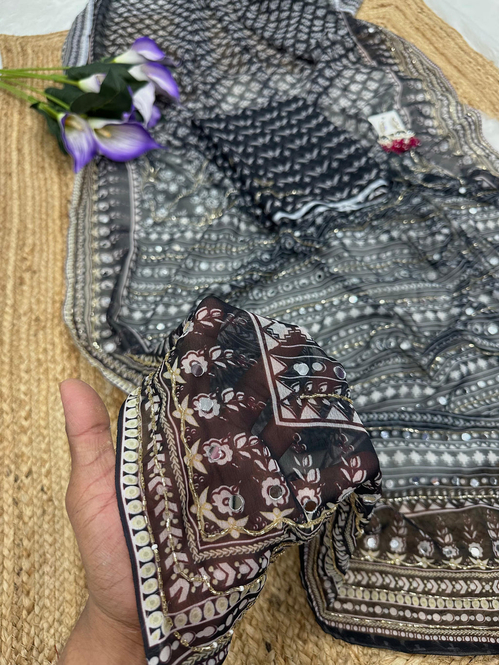 KAREENA : BLACK COLOR HANDWORK SAREE