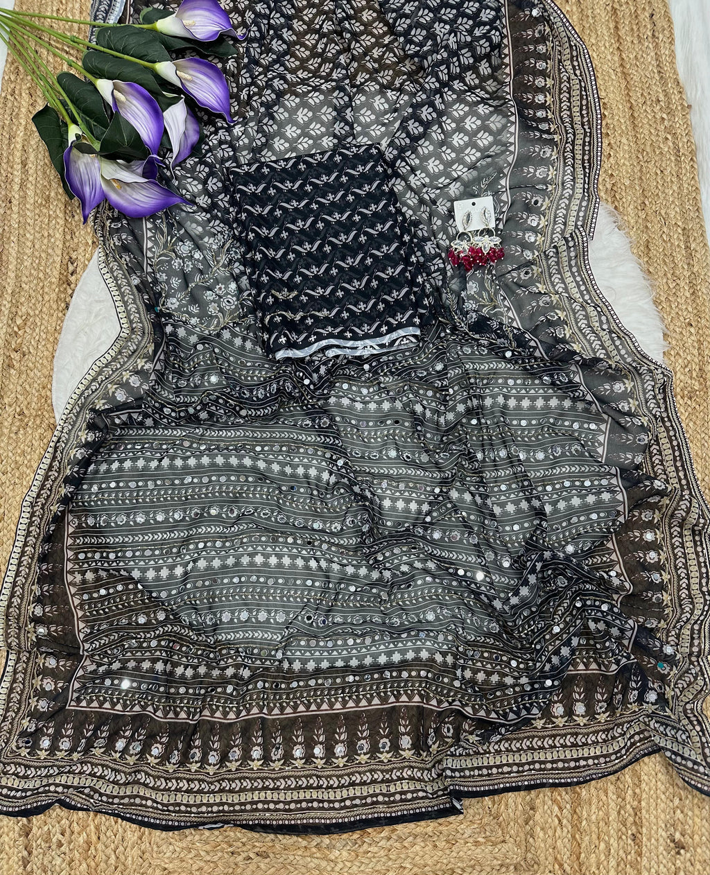 KAREENA : BLACK COLOR HANDWORK SAREE