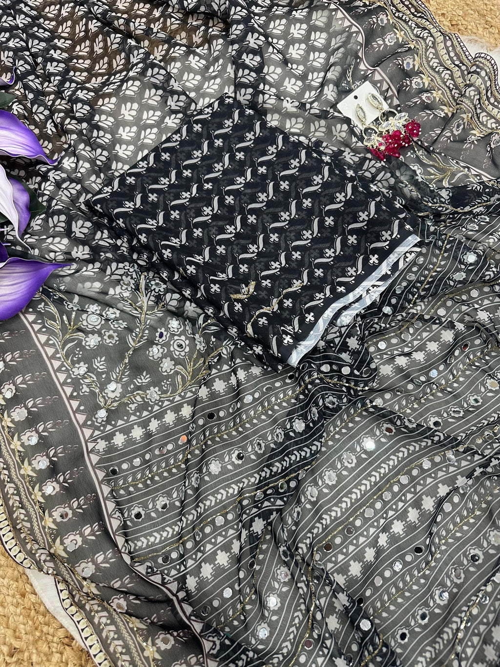 KAREENA : BLACK COLOR HANDWORK SAREE